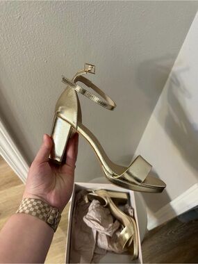Chinese Laundry Metallic Gold Ankle-Strap Block Teri Heeled Sandal size 9.5